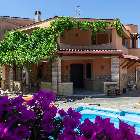 Erika With Private Pool And Garden - Happy *