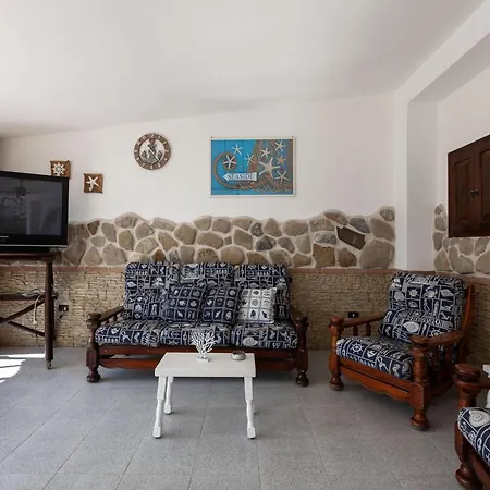 Erika With Private Pool And Garden - Happy Villa