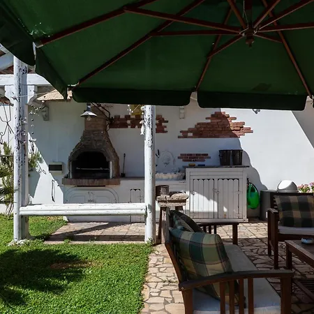 Erika With Private Pool And Garden - Happy *