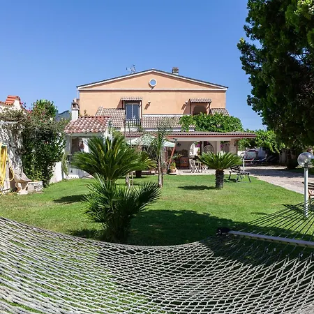 Erika With Private Pool And Garden - Happy Villa